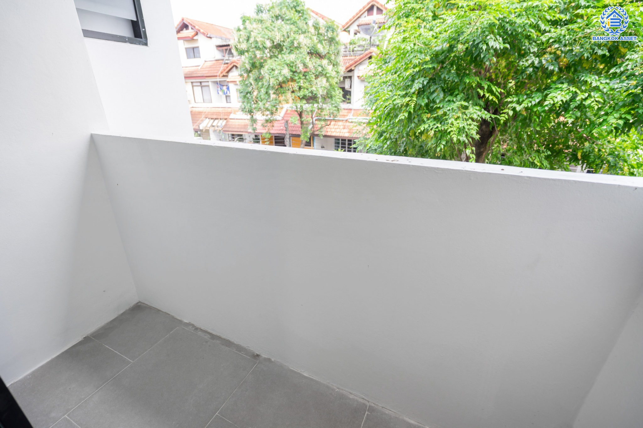 บ้านมือสองตกแต่งใหม่ ม.เน็พปาร์ควิลล่า เกษตร-นวมินทร์ ทาวน์โฮม 3 ชั้นหลังใหญ่ เนื้อที่ 30 ตร.ว. ฟังก์ชัน 3 ห้องนอน 4 ห้องน้ำ (ห้องนอนทุกห้องมีห้องน้ำในตัว) 1 ที่จอดรถ Living Roomก กว้างขวาง บนทำเลใจกลางเมือง! เชื่อมต่อทั้ง ถ.ประเสริฐมนูญกิจ, ถ.ลาดพร้าว, ถ.รามอินทรา ใกล้ The Walk เกษตรนวมินทร์, ทางด่วนรามอินทรา และรถไฟฟ้าสายสีน้ำตาล "สถานีโรงเรียนสตรีวิทยา2"...